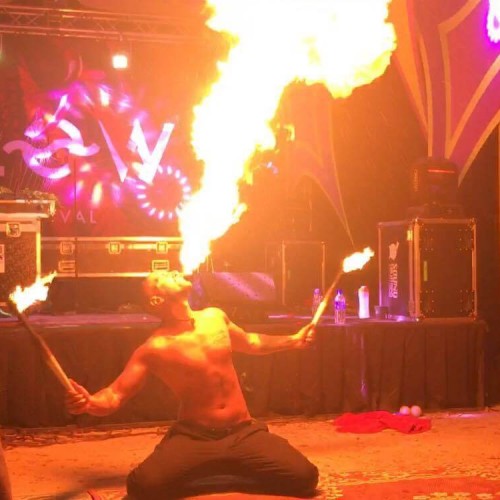 perth-fire-entertainer